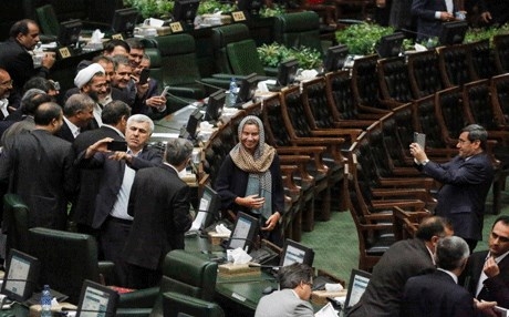 برلماني إيراني يعتذر عن 